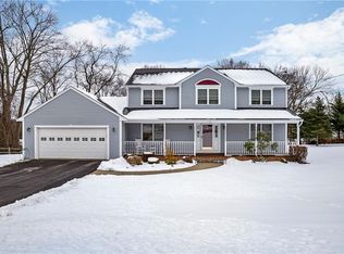 14 Meadow Glen Dr, Lincoln, RI 02865