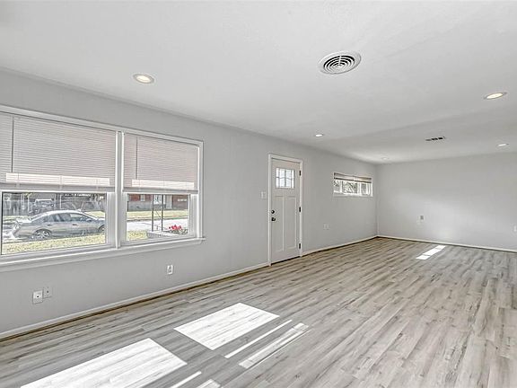 4th image of 5014 Viking Dr