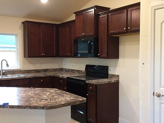 5th image of 548 W Rexford Dr