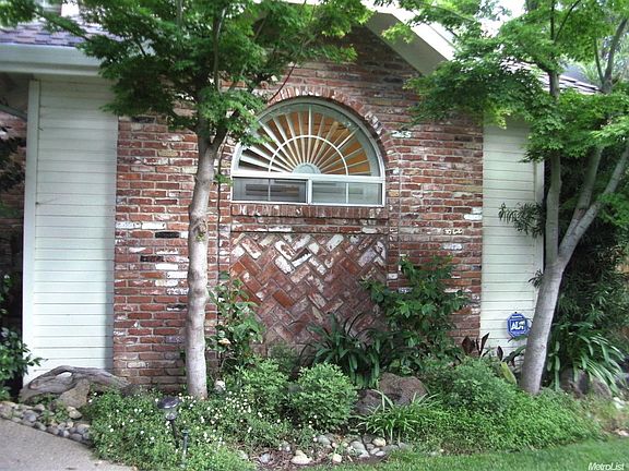 3rd image of 528 Applewood Dr