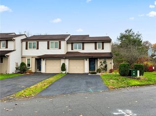 97 Copper Beech Dr #97, Rocky Hill, CT 06067
