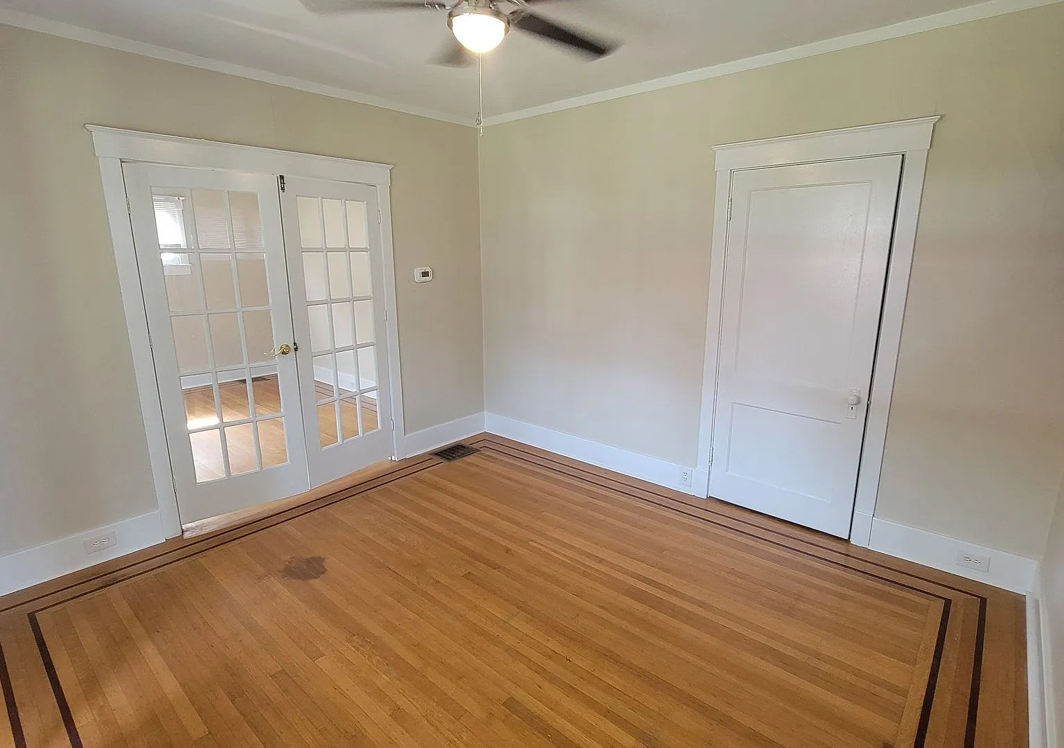 2BR/2BA Near UofL Private Lower-Level Suite, Washer/Dryer, Pet-Friendly — Photo 2
