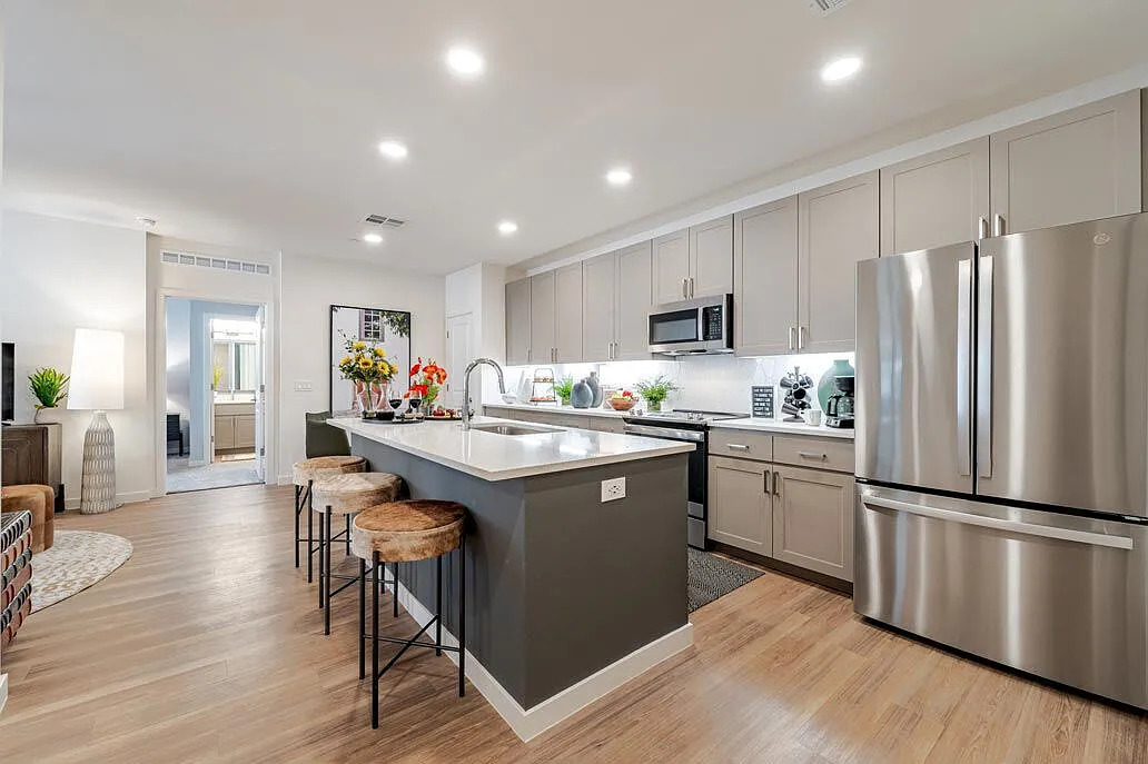 Solara Vista — Photo 1
