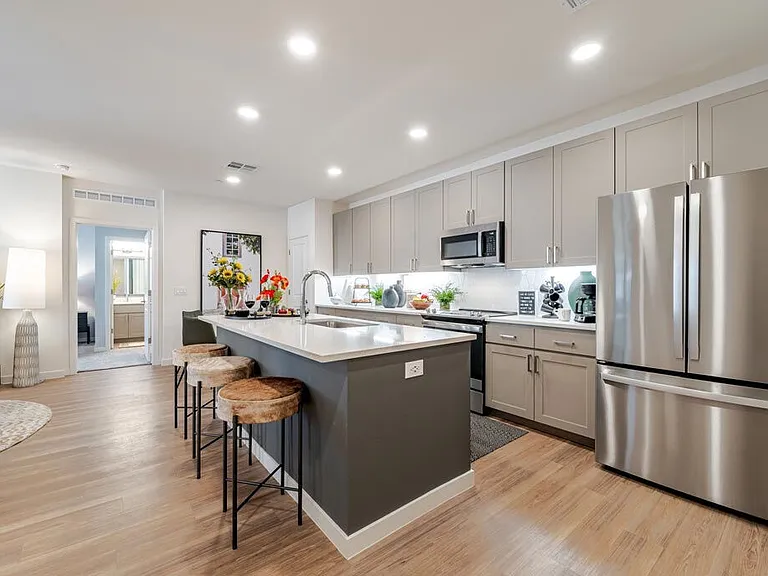 Solara Vista — Photo 1