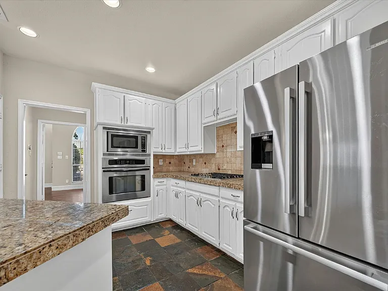400 Breakers Point Ct — Photo 12