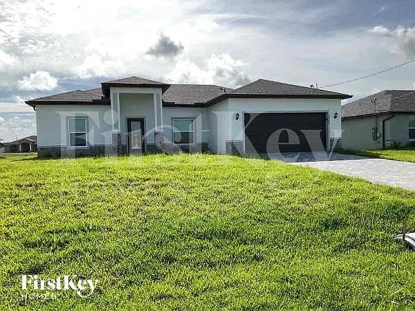 3 bed, 2.0 bath, 1464 sqft, $1,945 — Photo 1