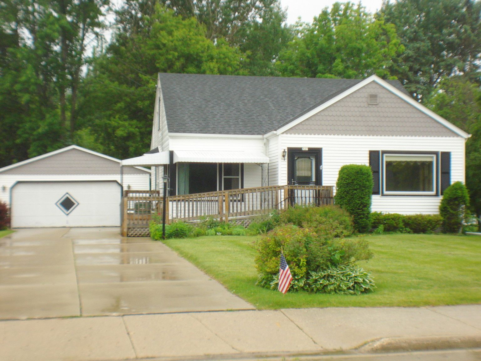 527 S Main St, Mishicot, WI 54228 Zillow