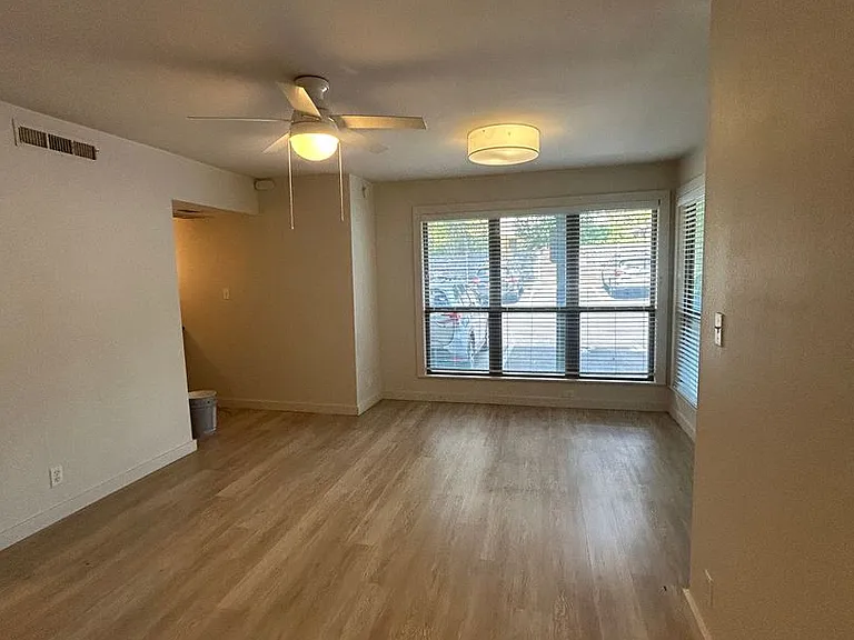 Oak Park Apartments — Photo 23