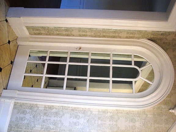 ENTRANCE TO KITCHEN AREA