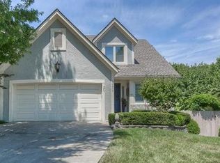 12613 Glenwood St, Overland Park, KS 66209