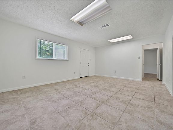 4th image of 3206 New Meadow Dr