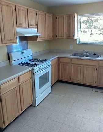 5th image of 769 Canonby Pl