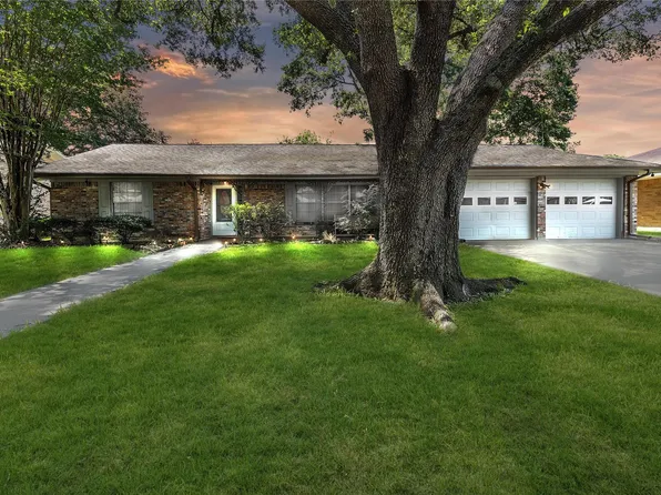 2207 Mockingbird Ln, Baytown, TX 77520
