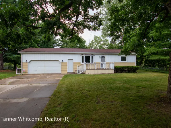 2361 Post Dr NE, Belmont, MI 49306