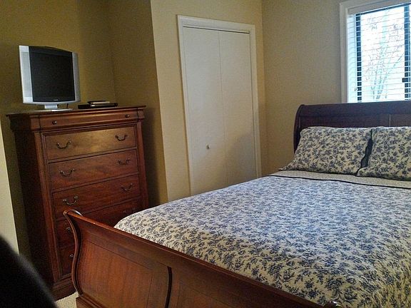 4th image of 204 Sherwood Dr