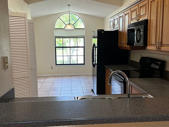 4th image of 5589 Deer Creek Dr