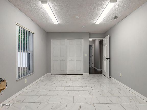 5th image of 22 Raeland Ln