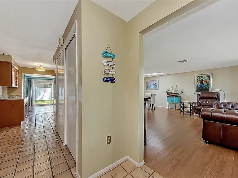 1329 Nantucket Rd — Photo 2