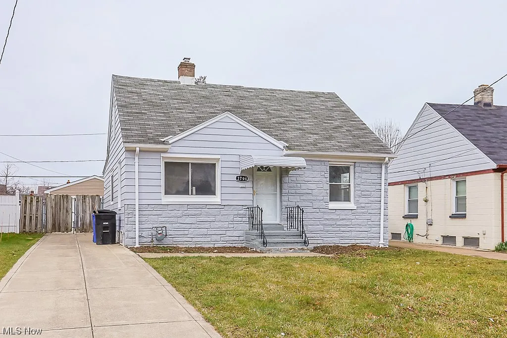 3794 Highland Rd photo 1