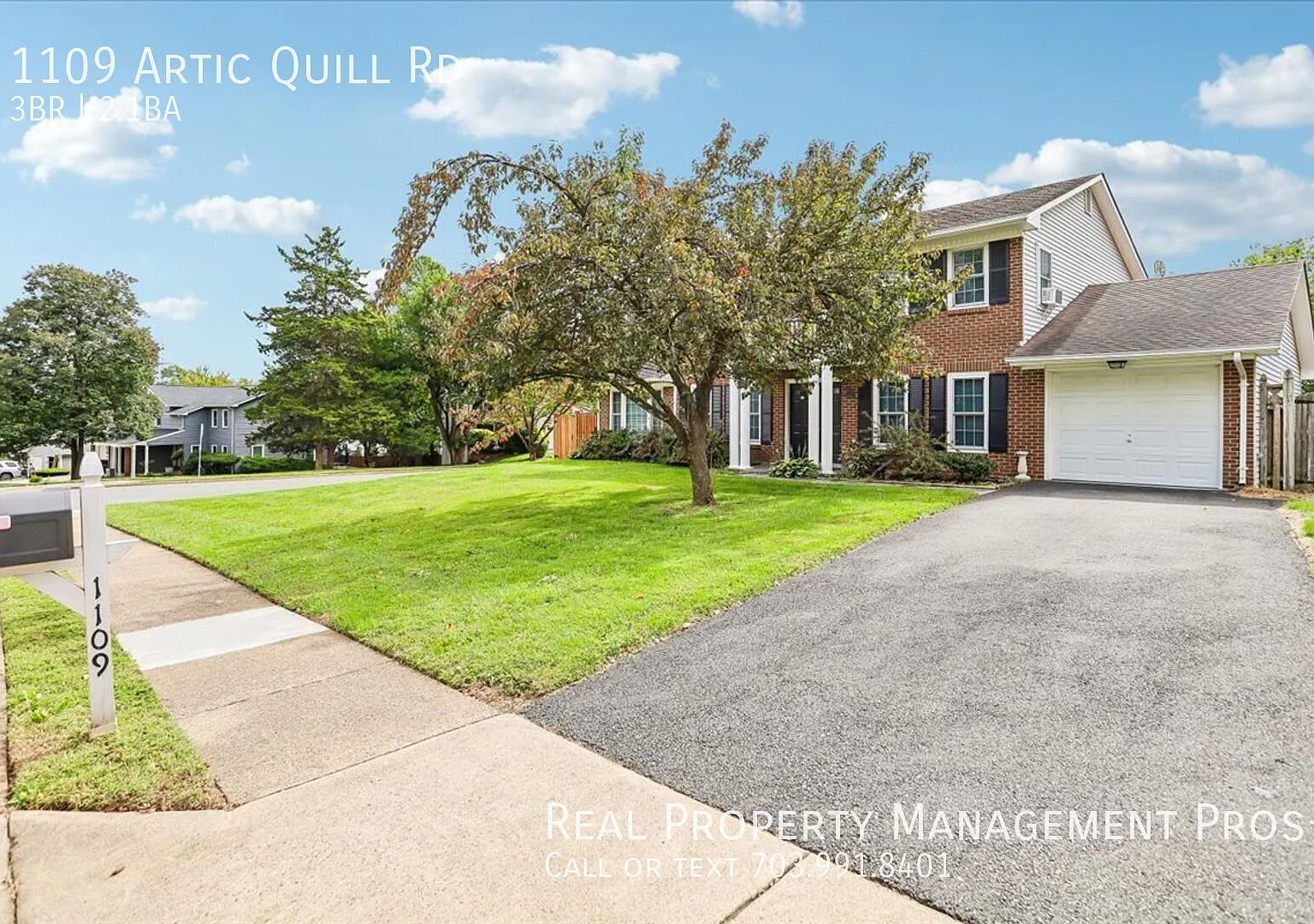 Beautifully Updated Single Family Home For Rent In The Heart of Herndon — Photo 2