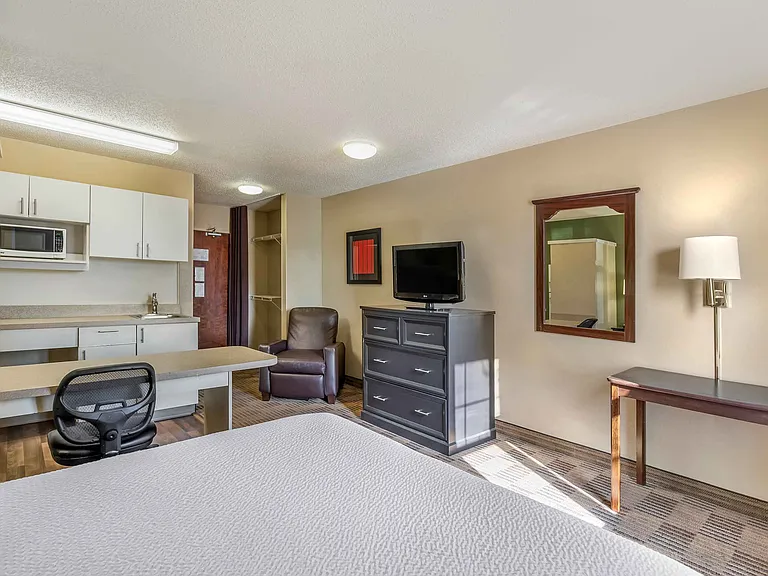 Studio Suite - 1 Queen Bed