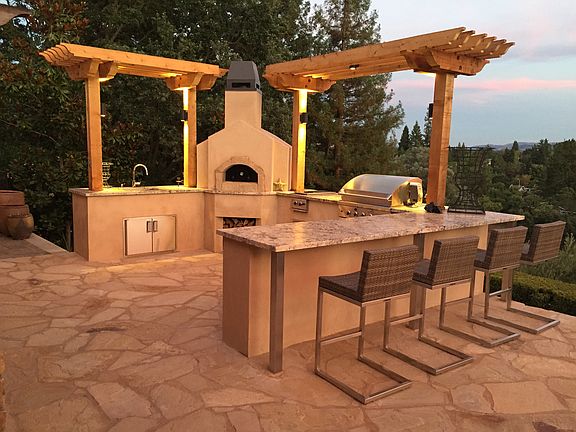 Back Patio BBQ & Pizza Oven