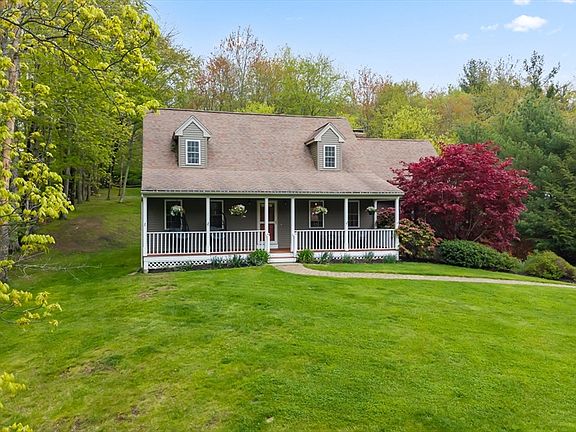 3rd image of 13 Thompson Pond Rd