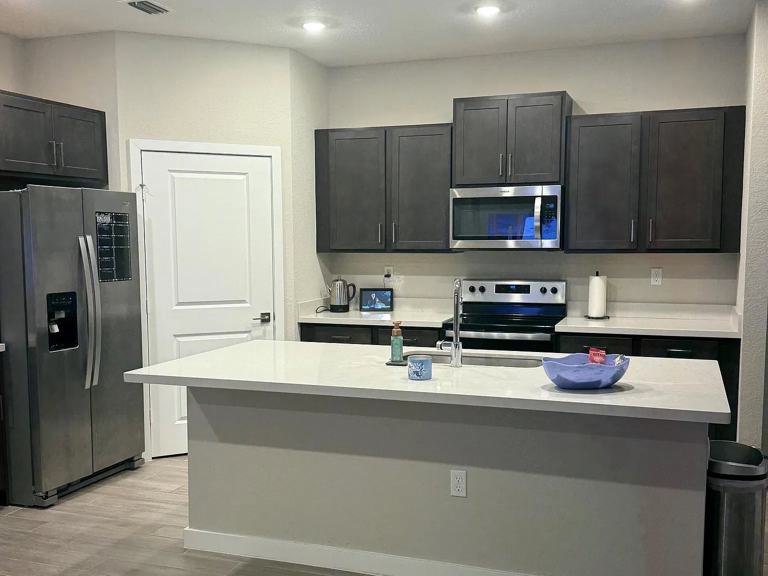 3 bed, 2.0 bath, 1808 sqft, $3,250 — Photo 4