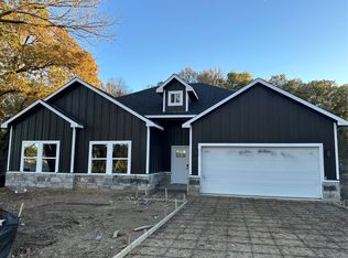 101 Avondale Ave, Azle, TX 76020