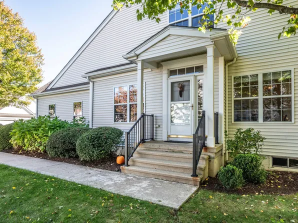 28 Meadowview Court #28, Canton, CT 06019