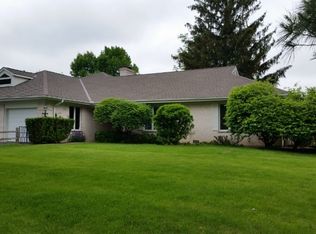 14216 W Hawthorne Ave, Lake Forest, IL 60045