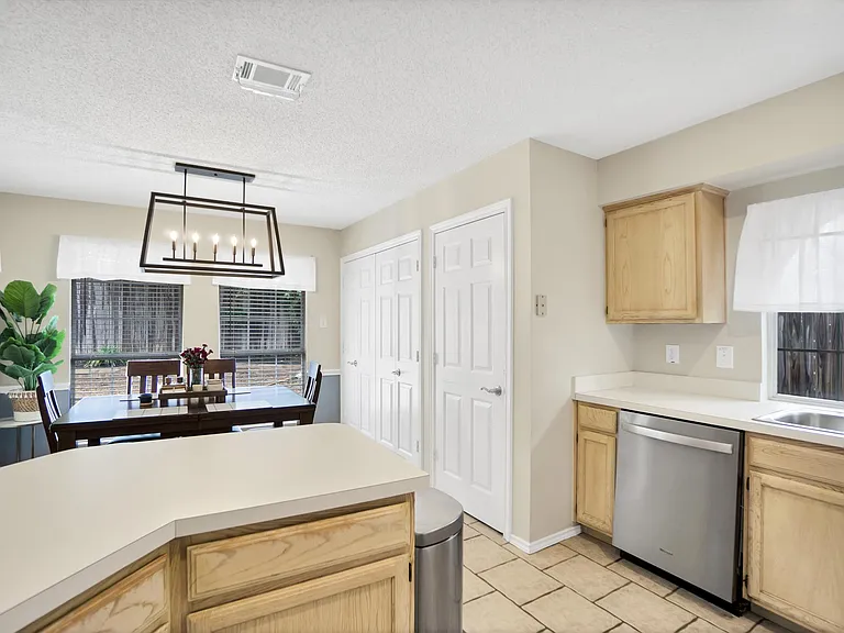 232 Brittany Dr — Photo 9