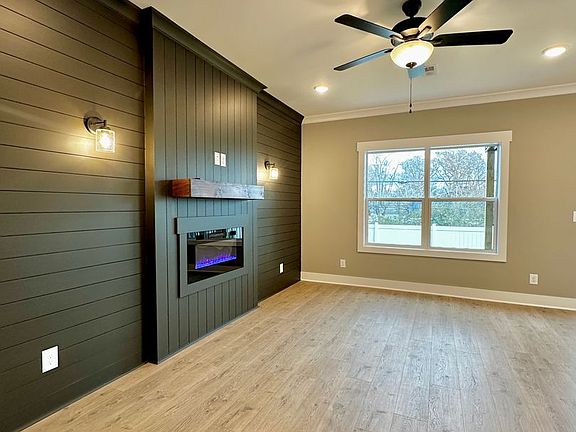 5th image of 527 Charleston Cove Way