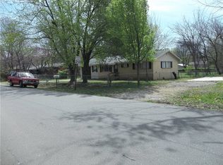 141 Neal St, Farmington, AR 72730