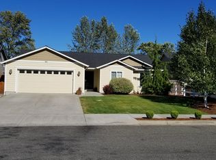 99 Crown Point Rd, Longview, WA 98632