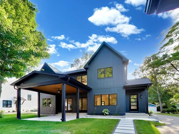19 Cedar Point DRIVE, Williams Bay, WI 53191