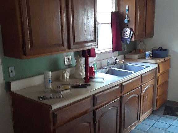 Large Eat-In Kitchen