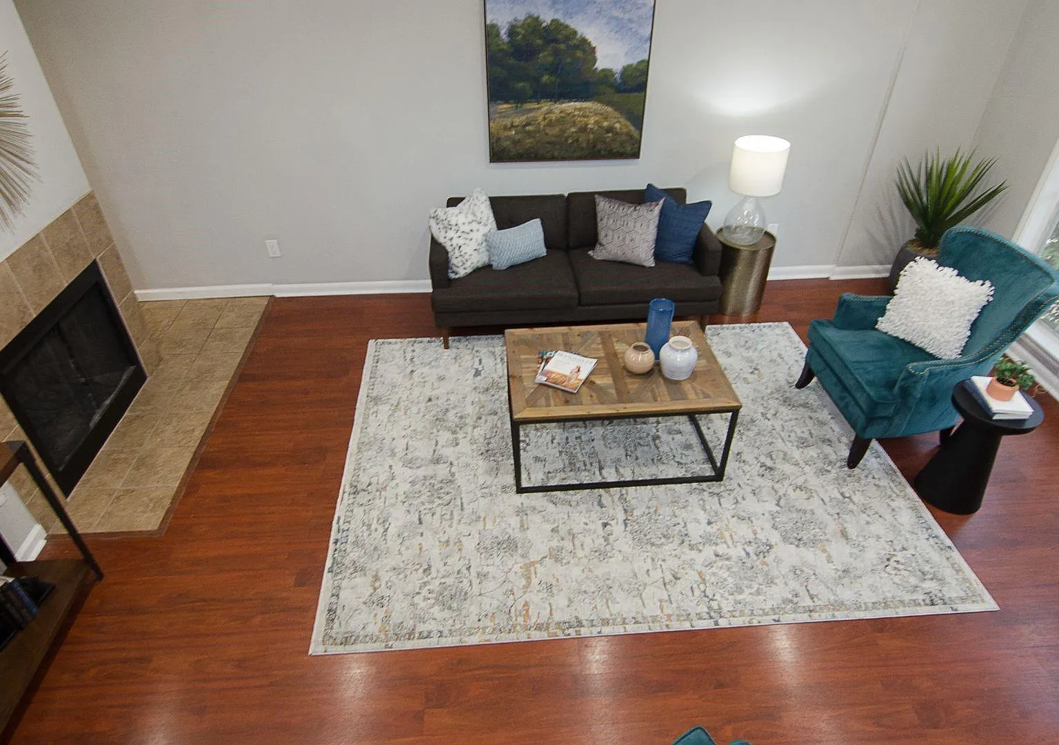 3 bed, 2.0 bath, 1064 sqft, $2,400 — Photo 3