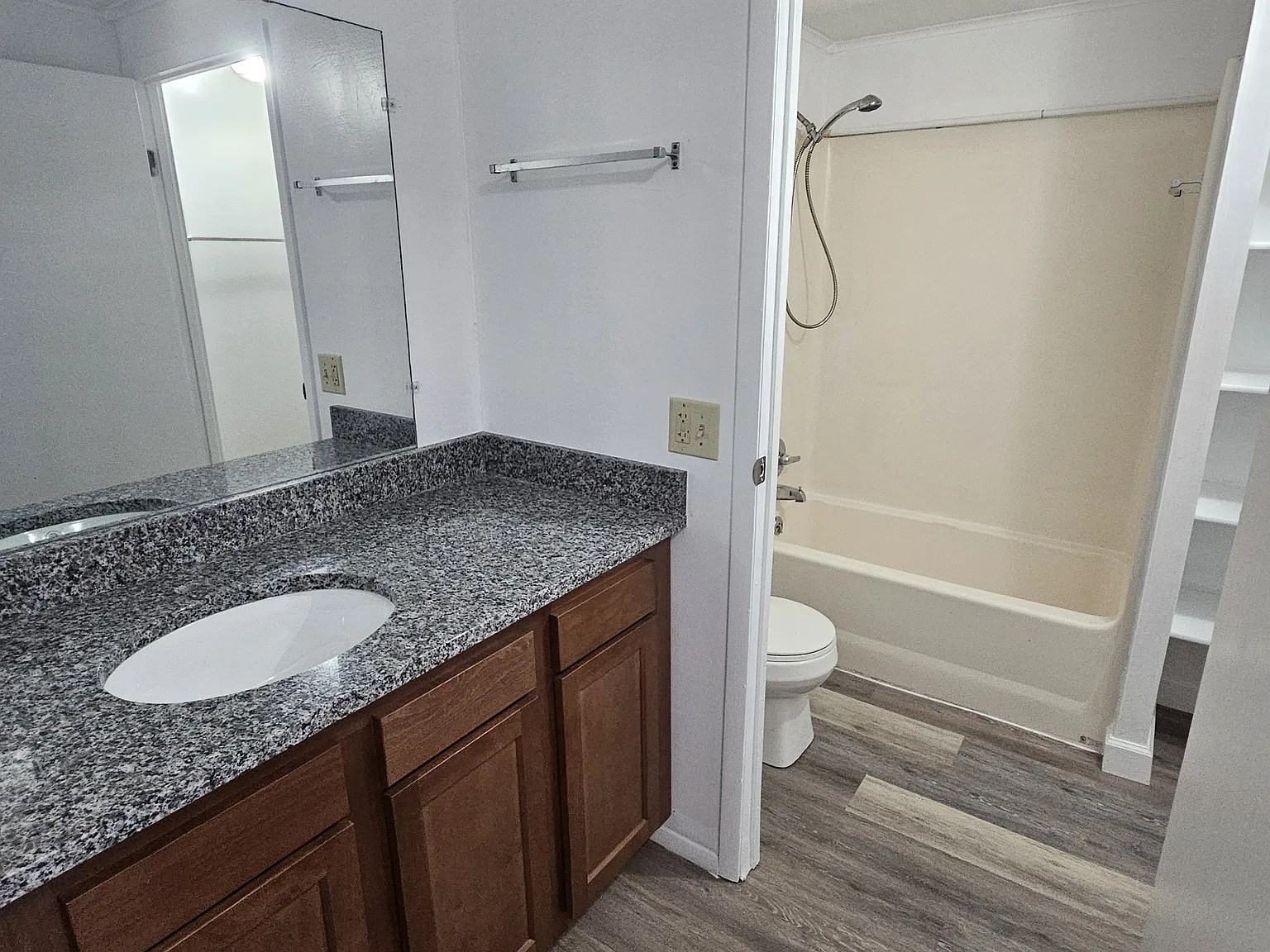 2 bed, 864 sqft, $1,050 — Photo 3