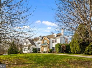 5 Golf View Dr, Lafayette Hill, PA 19444
