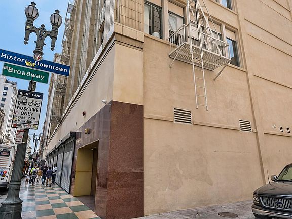 4th image of 601 S Broadway #401