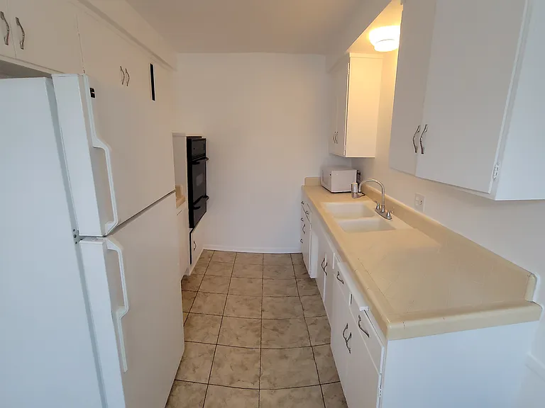 332 N Isabel St #7 — Photo 9