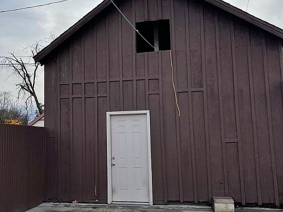 3rd image of 211 NW 2nd Ave