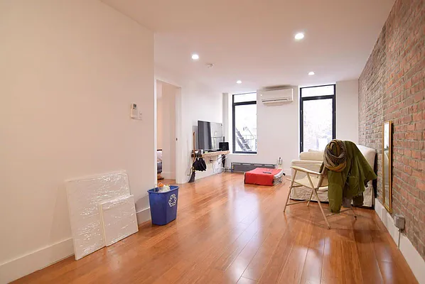 Rented by Safdie Realty Group | media 35