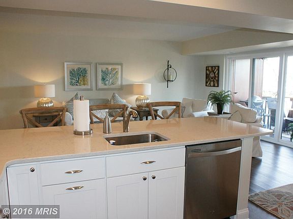 Open Floor Plan Featuring Dining / Beverage Bar