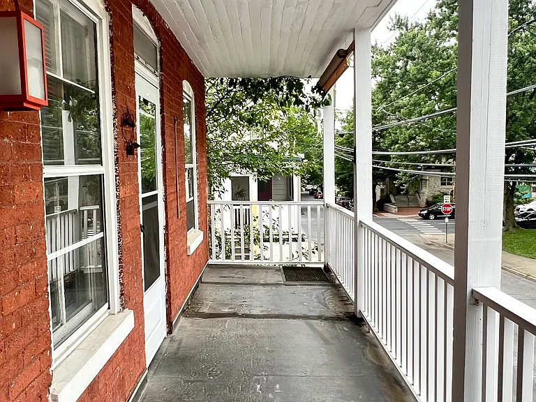 215 N Pine St — Photo 13