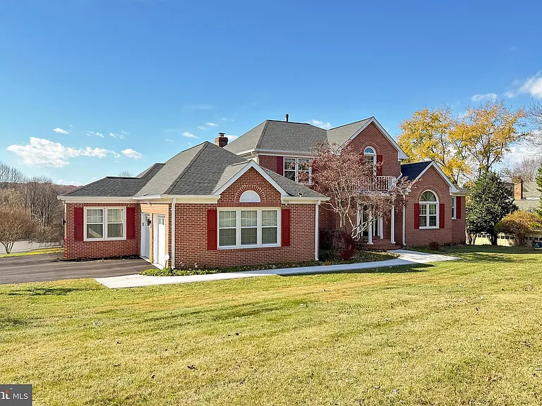 1300 Pinstripe Ct — Photo 5