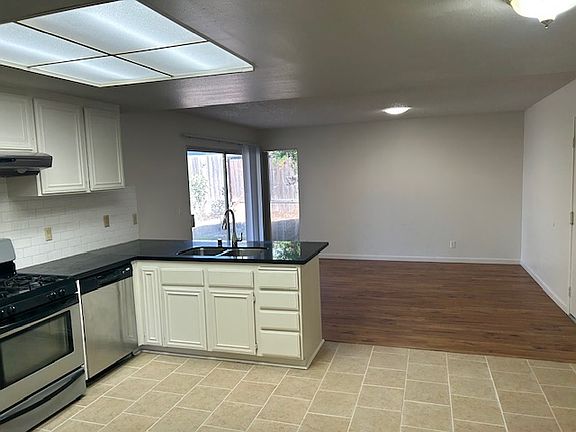 2nd image of 6921 Lyonia Way