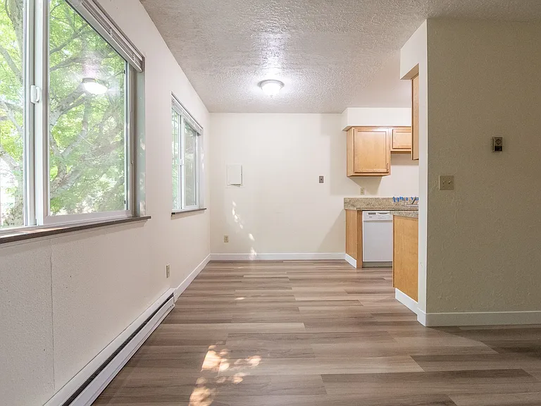 2232 SE Pine St — Photo 6