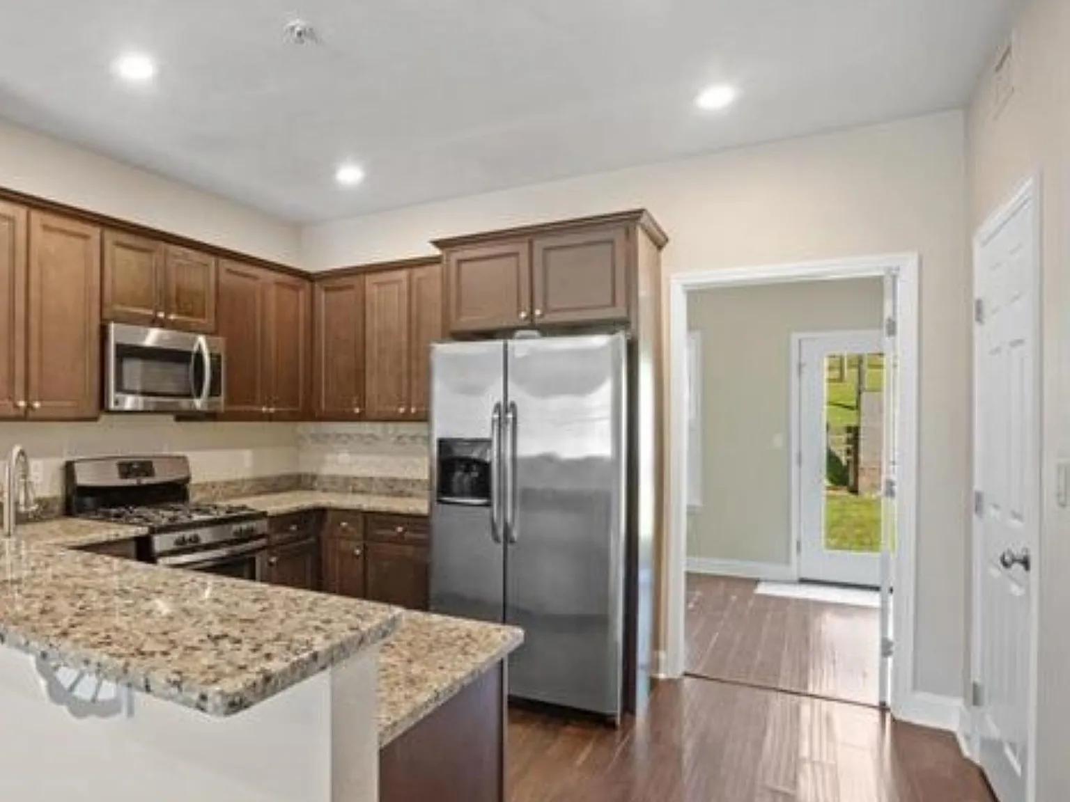 4 bed, 2.5 bath, 1440 sqft, $1,525 — Photo 3